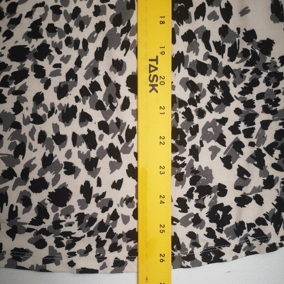 Additional Elle Modern Ladies Size 2X Black Grey & Cream Animal Print Top - Picture 9 of 9